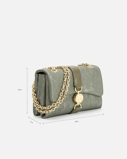 هدية نسائية ساعة وشنطة بتصميم ملفت