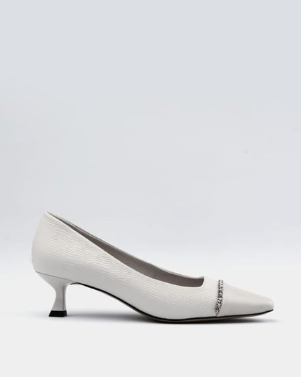 حذاء نسائي أنيق من الجلد بلون بيج