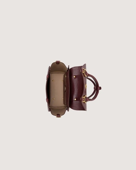 شنطة نسائية بمقاس كبير باللون العودي