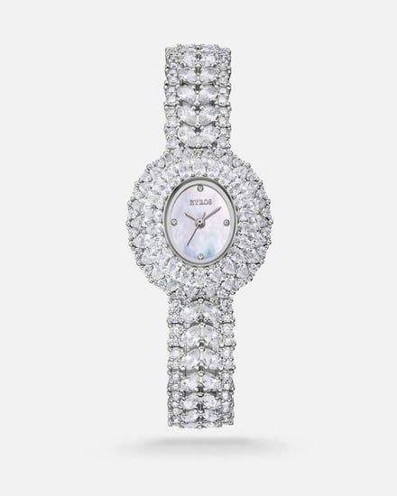 ساعة نسائية بسير من الزركون بلون فضي
