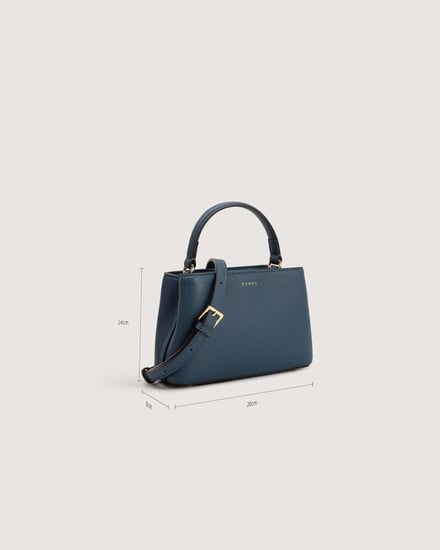 شنطة لاطلالتك العملية باللون الأزرق