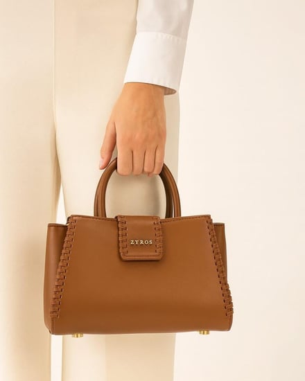 شنطة نسائية متوسطة الحجم بلون بني