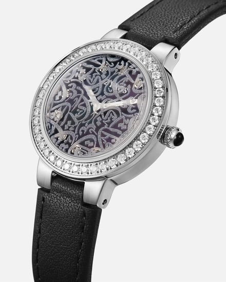 ‎ ساعة رقعة النسائية بسير جلد بلون أسود