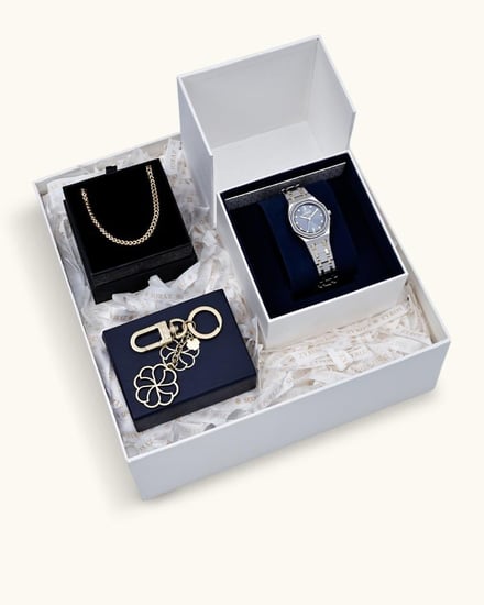 هدية نسائية من ساعة و سلسال وميدالية