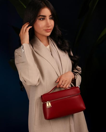 شنطة نسائية لكل يوم بلون أحمر