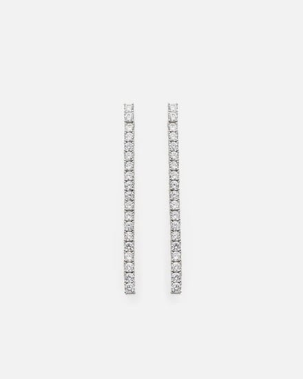 حلق نسائي جذاب باللون الفضي