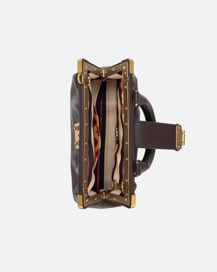 شنطة نسائية مميزة بلون بني