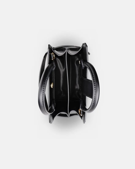 شنطة بمقاس واسع باللون الأسود