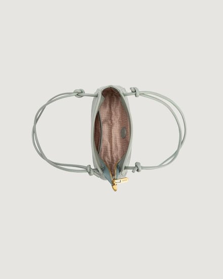 شنطة نسائية بمقاس متوسط بلون أخضر