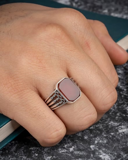 خاتم فضة رجالي فاخر بحجر عقيق عودي