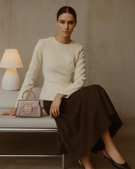 شنطة نسائية من الجلد البارز بلون رمادي