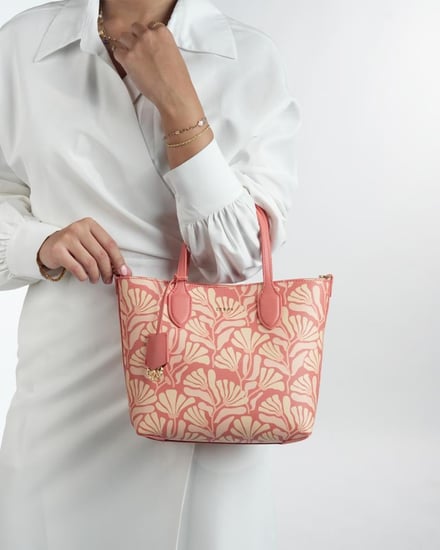 شنطة نسائية لكل يوم بلون أورنج