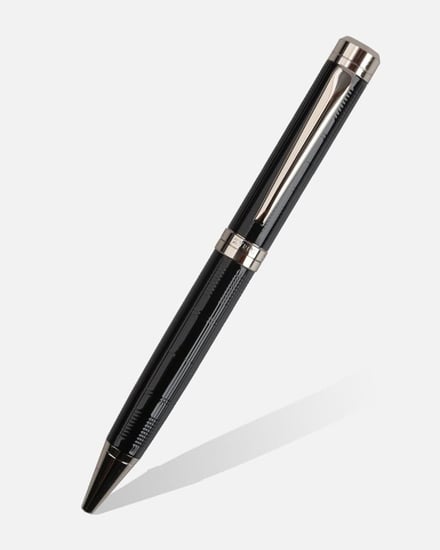 قلم رجالي مميز باللون الأسود والفضي