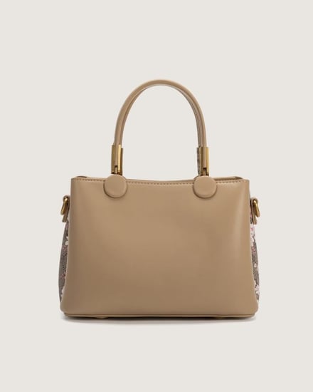 شنطة نسائية من الجلد باللون البني