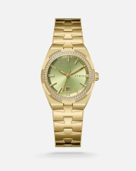 طقم نسائي يحكي أناقتة باللون الذهبي