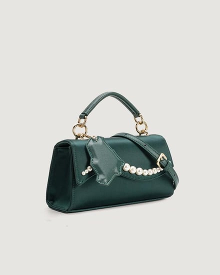 شنطة نسائية بلون أخضر بمقاس صغير لكل يوم.