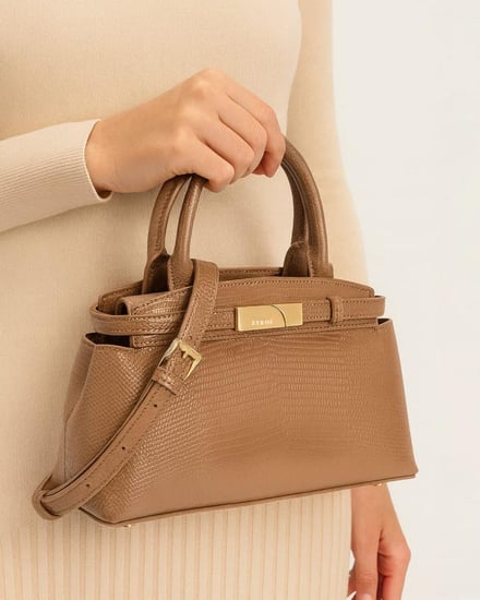 شنطة نسائية من الجلد الفاخر بلون بني