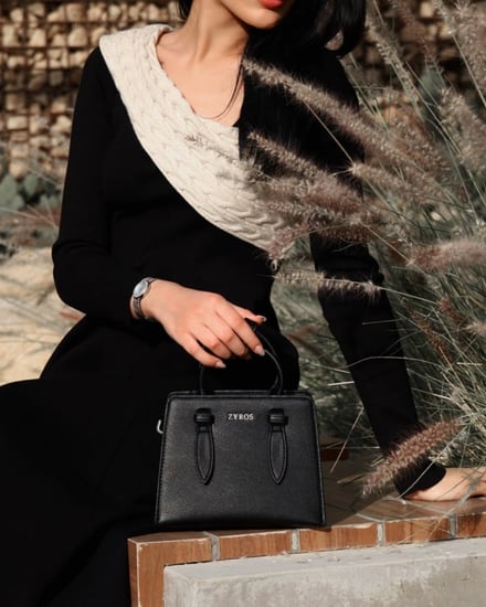 شنطة نسائية من الجلد بلون أسود