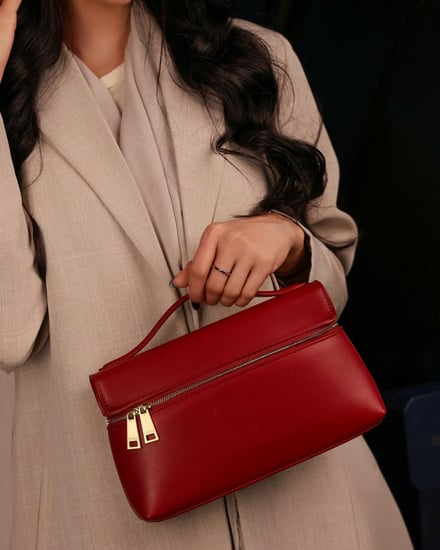 شنطة نسائية لكل يوم بلون أحمر