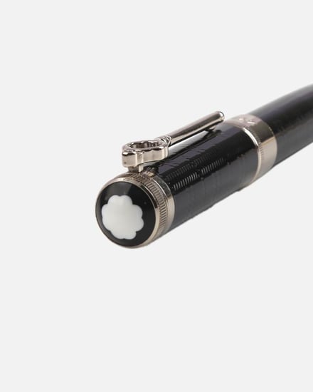 طقم هدية رجالي يعكس الذوق الأنيق