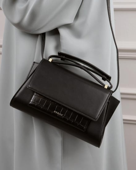 شنطة ترمز للأناقة وتناسب كل إطلالاتك بلون أسود