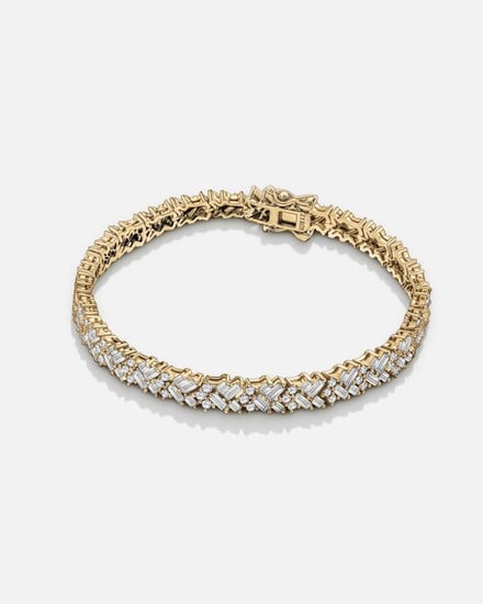 اسوارة نسائية باللون الذهبي