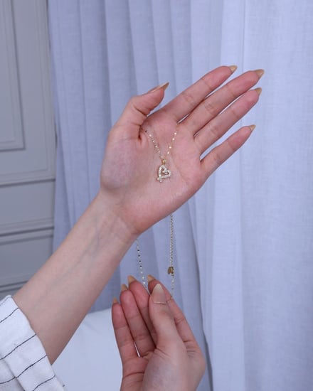 هدية نسائية ساعة وسلسال وعطر