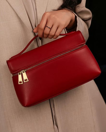 شنطة نسائية لكل يوم بلون أحمر