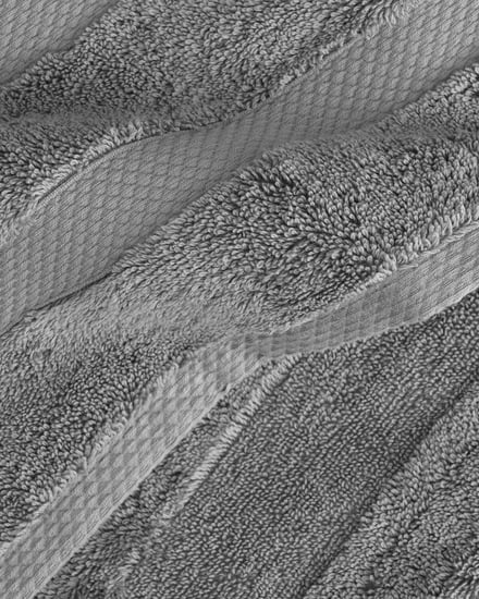 طقم من مناشف كلاسيك بلون رمادي.