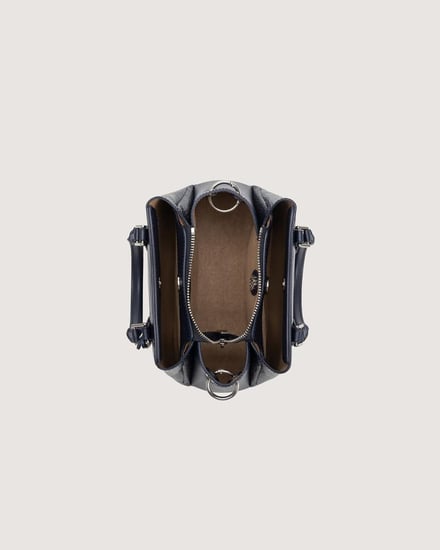 شنطة نسائية عملية من الجلد بلون أزرق