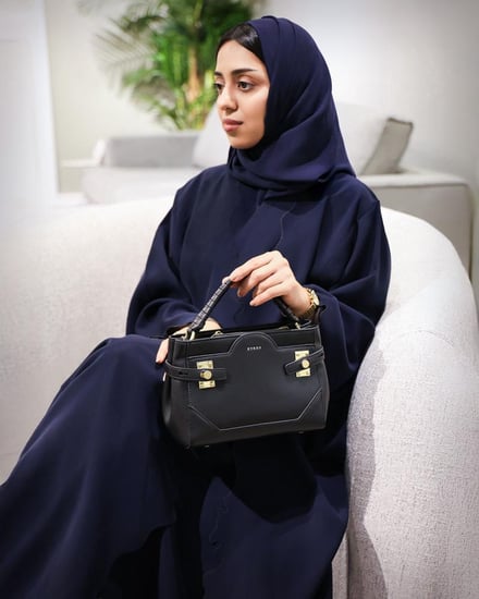 ‎ شنطة نسائية بمقاس لكل يوم بلون أسود