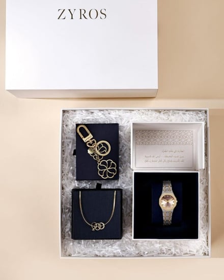 هدية نسائية من ساعة و سلسال وميدالية
