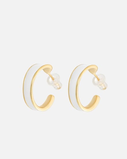 حلق نسائي بتصميم أنيق بلون ذهبي وأبيض