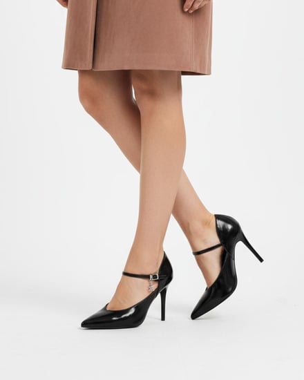 حذاء نسائي أنيق بكعب مرتفع باللون الأسود