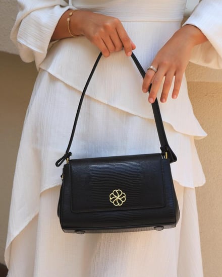 ‎ شنطة نسائية بتصميم عصري بلون أسود