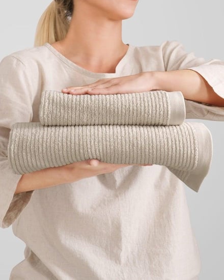 طقم من منشفتين كلاسيك بلون بيج