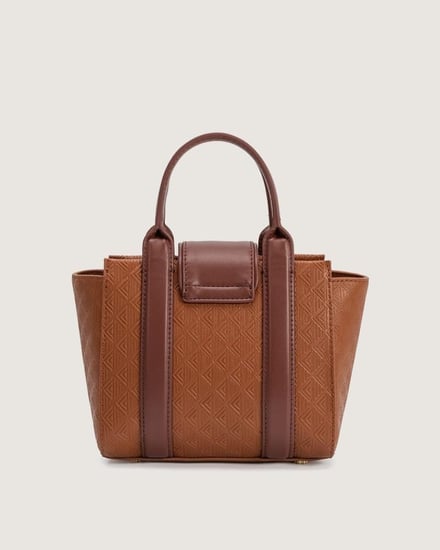 شنطة نسائية بتصميم عملي وحجم مناسب لكل يوم بلون بني