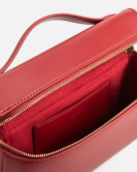 شنطة نسائية لكل يوم بلون أحمر