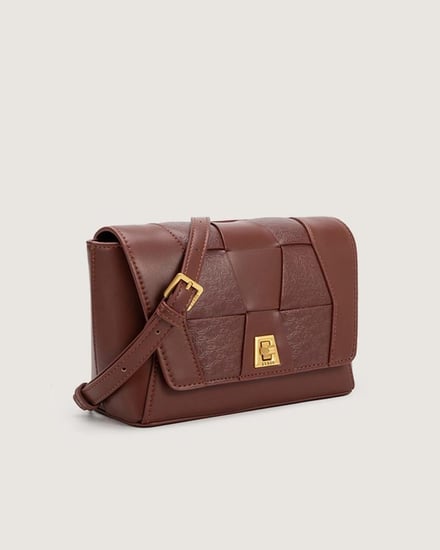 شنطة وهج بلون بني بحجم متوسط لكل يوم.