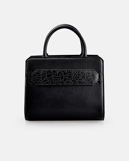 شنطة بمقاس واسع باللون الأسود