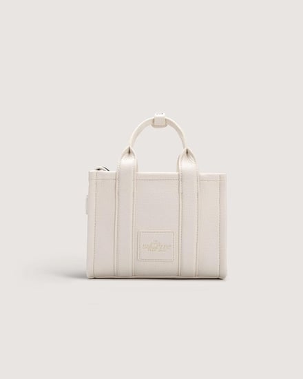 شنطة نسائية بتصميم عصري بلون أبيض