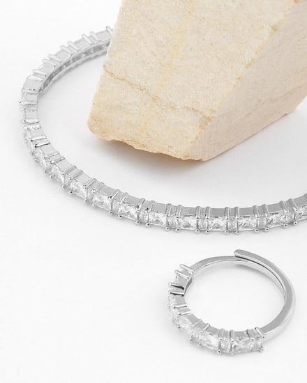 طقم نسائي أنيق باللون الفضي