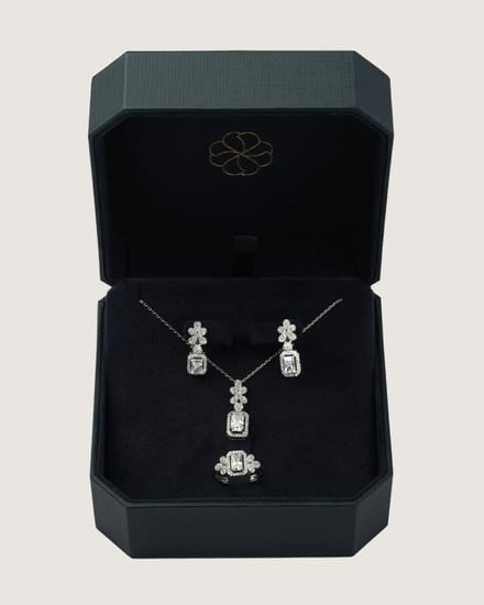 طقم اكسسوار نسائي أنيق بلون فضي