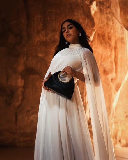 شنطة نسائية بحجم صغير وبلون أسود