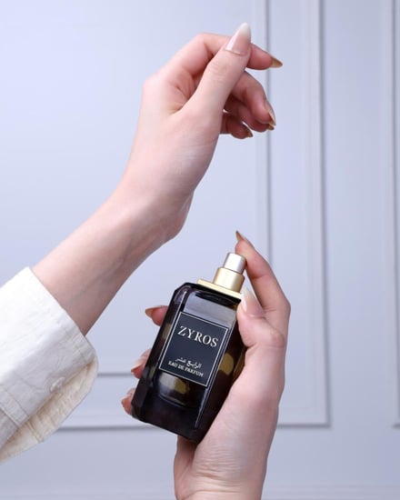 طقم نسائي ساعة بلون ذهبي وعطر فاخر
