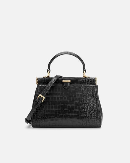 شنطة نسائية بحجم لكل يوم بلون أسود