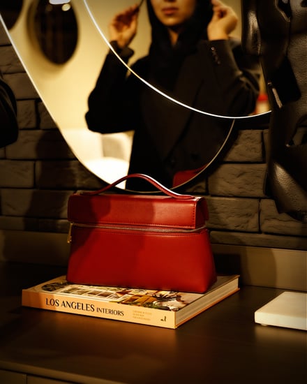 شنطة نسائية لكل يوم بلون أحمر