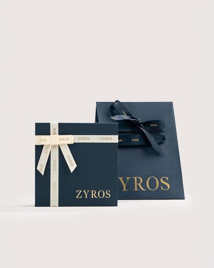 سلسلة نسائية بتصميم تنس باللون الذهبي