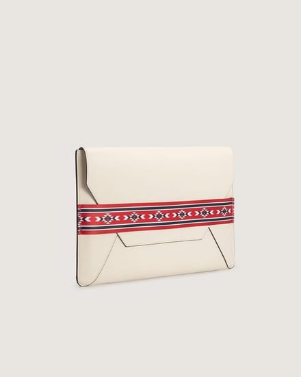 ‎ شنطة بحجم كبير لاطلالة عملية بلون بيج