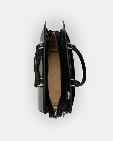 شنطة نسائية بحجم متوسط من الجلد بلون أسود